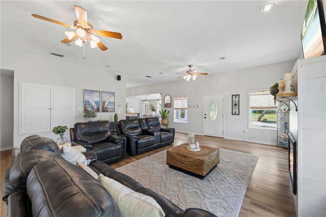 201 Rhodes Avenue Aransas Pass, TX 78336 - Photo 7 of 40