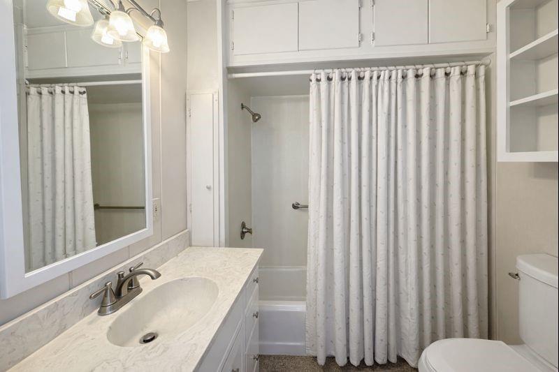 1505 Bonham Street Commerce, TX 75428 - Photo 17 of 39 Full bath with shower and tub combo