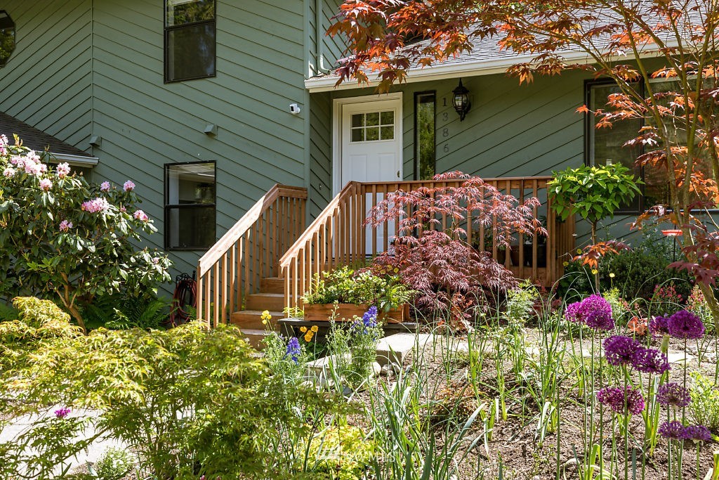 1386 Eagle Ridge Road Oak Harbor, WA 98277 - Photo 2 of 25 Gallery Image 2