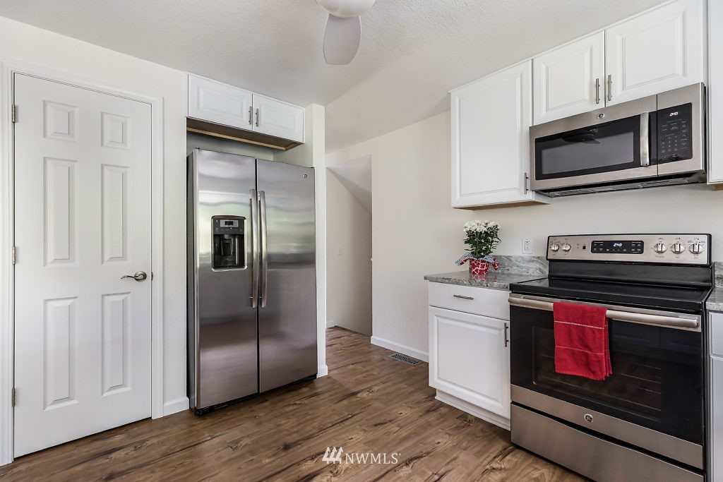1386 Eagle Ridge Road Oak Harbor, WA 98277 - Photo 10 of 25 Gallery Image 10