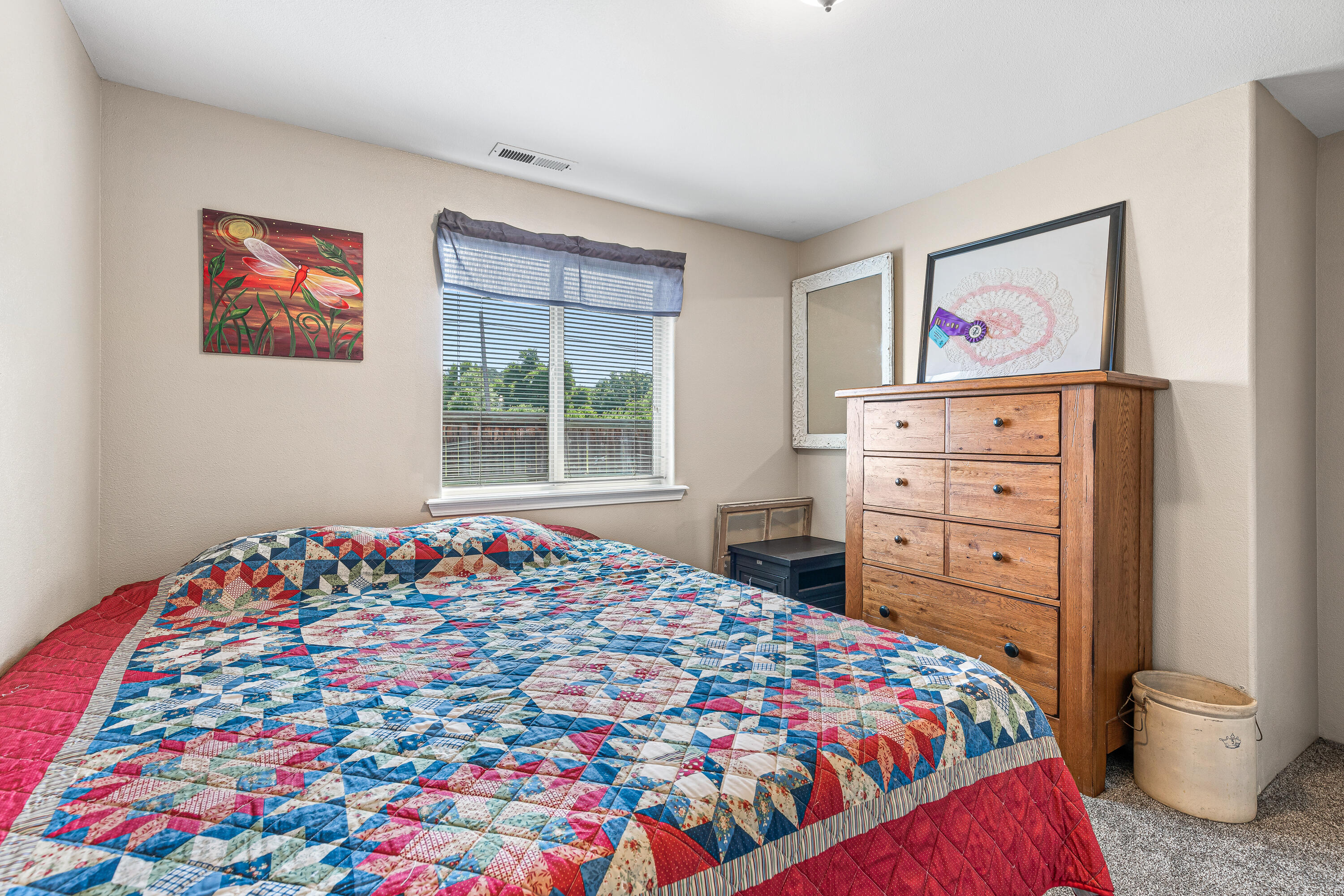 306 Sandi Way Eagle Point, OR 97524 - Photo 17 of 33 9R9A9249