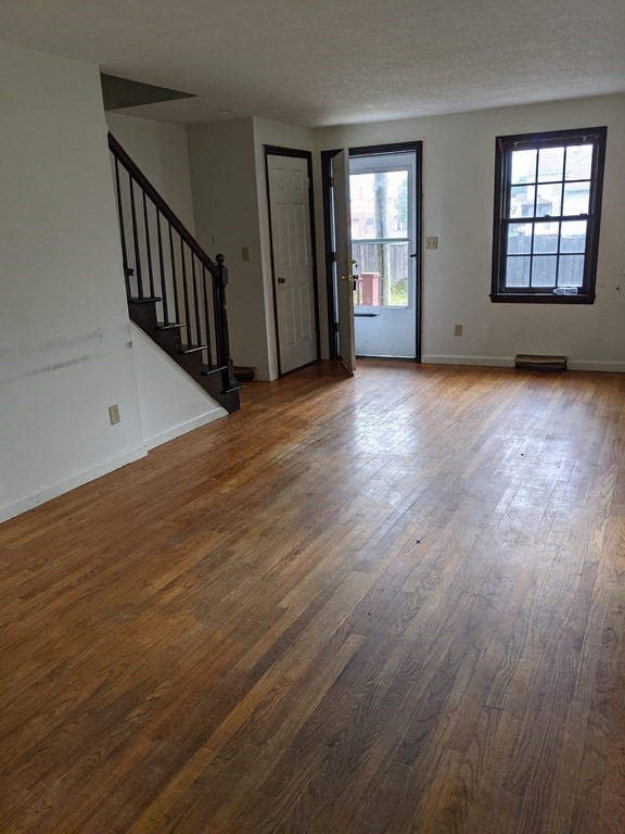 9 Searle Place Springfield, MA 01105 - Photo 3 of 7 Gallery Image 3