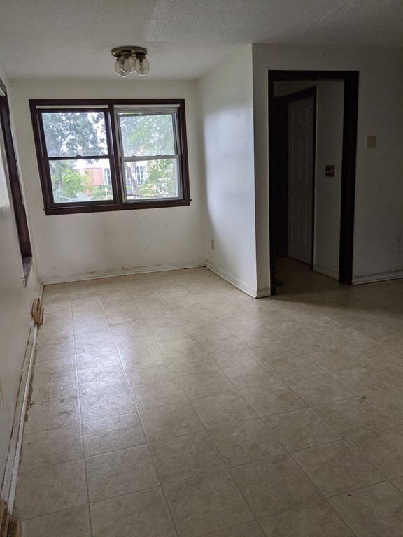 9 Searle Place Springfield, MA 01105 - Photo 4 of 7 Gallery Image 4