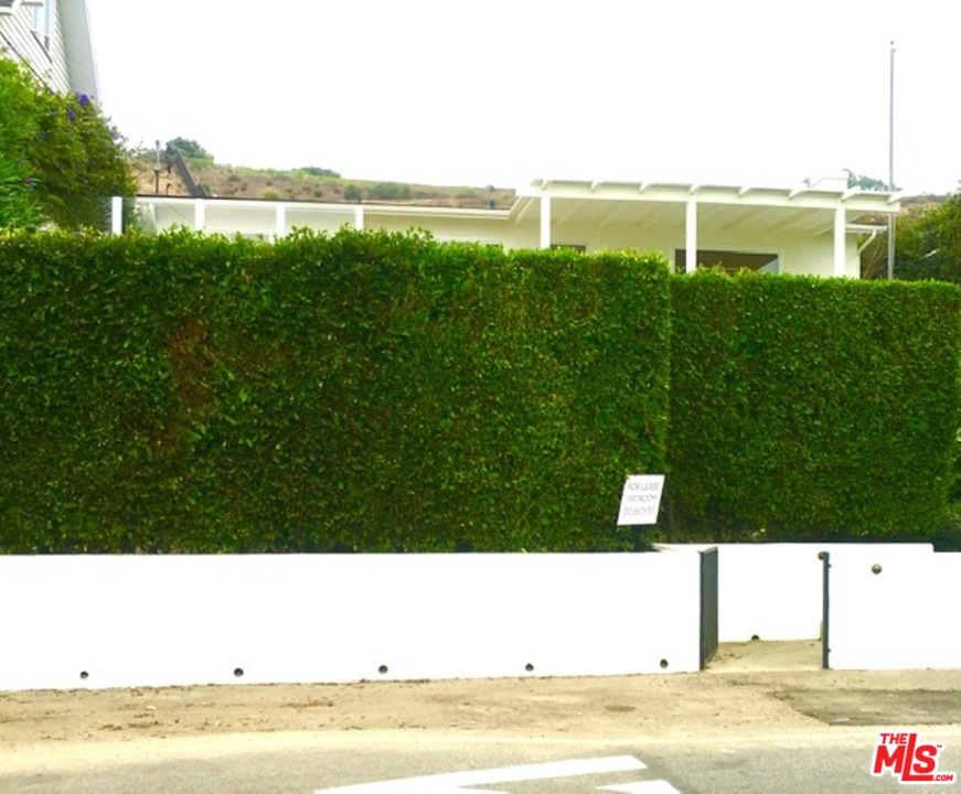 25121 Malibu Road Malibu, CA 90265 - Photo 3 of 16 a view of an ocean view