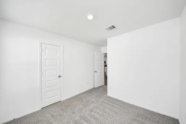 $2,200 | 2007 Woodlark Way, Sealy, TX 77474