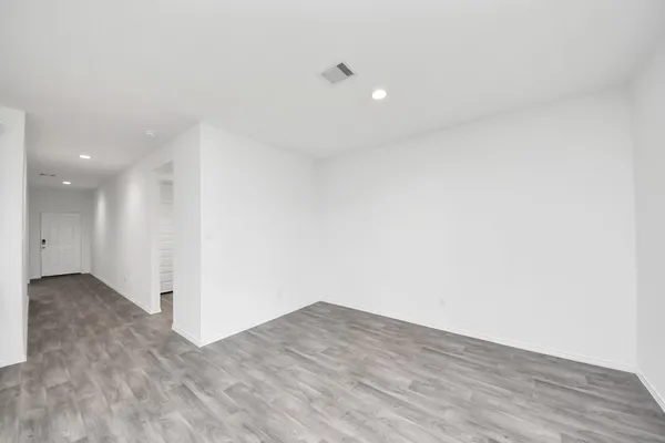 $2,200 | 2007 Woodlark Way, Sealy, TX 77474