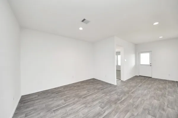 $2,200 | 2007 Woodlark Way, Sealy, TX 77474