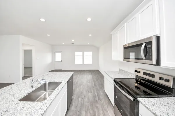 $2,200 | 2007 Woodlark Way, Sealy, TX 77474