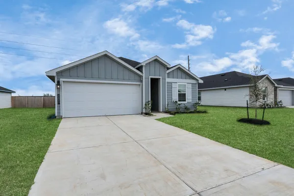 $2,200 | 2007 Woodlark Way, Sealy, TX 77474