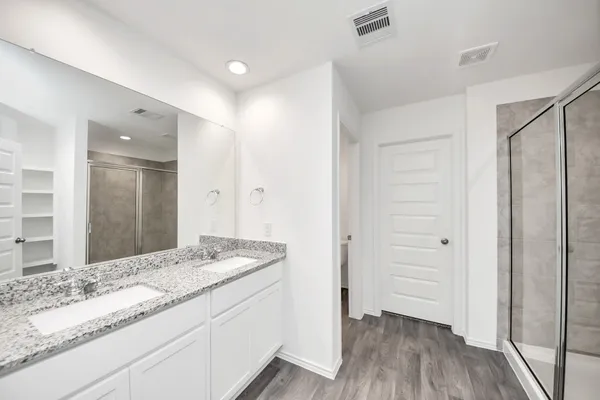 $2,200 | 2007 Woodlark Way, Sealy, TX 77474