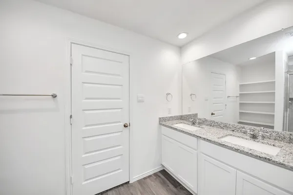 $2,200 | 2007 Woodlark Way, Sealy, TX 77474