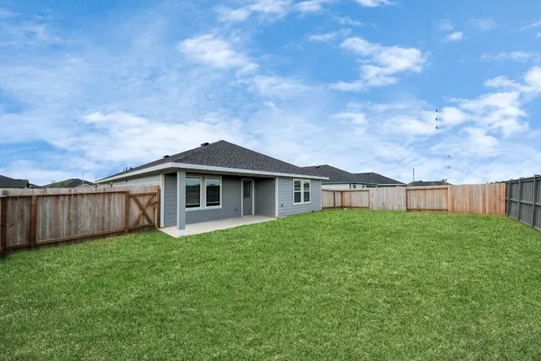 $2,200 | 2007 Woodlark Way, Sealy, TX 77474