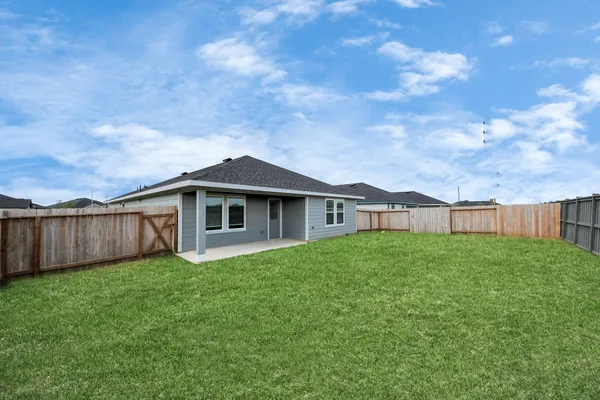 $2,200 | 2007 Woodlark Way, Sealy, TX 77474