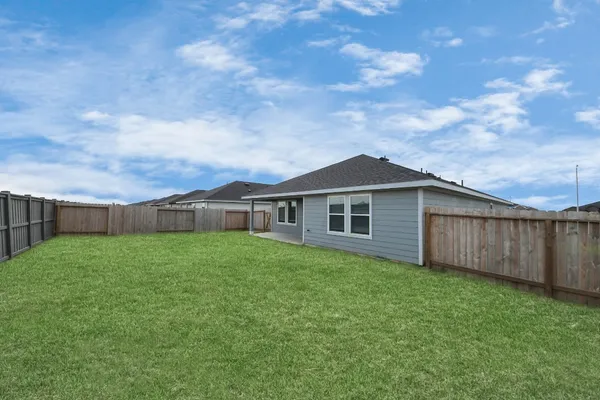 $2,200 | 2007 Woodlark Way, Sealy, TX 77474