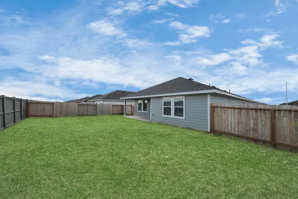 $2,200 | 2007 Woodlark Way, Sealy, TX 77474