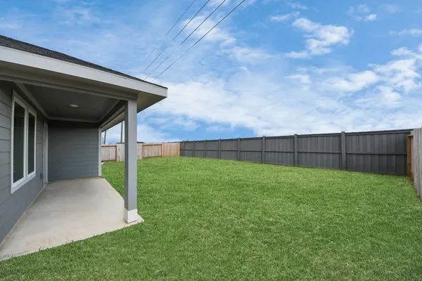$2,200 | 2007 Woodlark Way, Sealy, TX 77474
