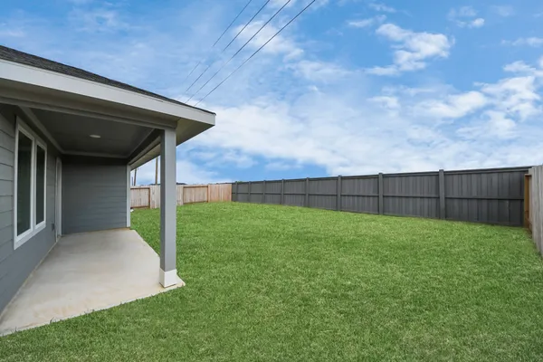 $2,200 | 2007 Woodlark Way, Sealy, TX 77474