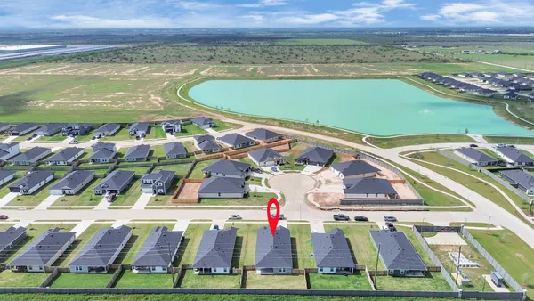 $2,200 | 2007 Woodlark Way, Sealy, TX 77474