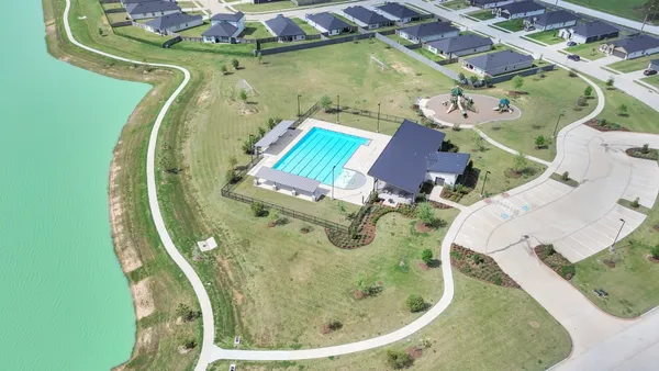 $2,200 | 2007 Woodlark Way, Sealy, TX 77474