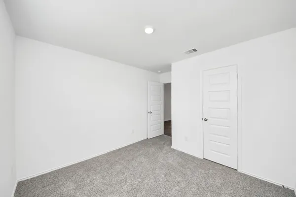 $2,200 | 2007 Woodlark Way, Sealy, TX 77474