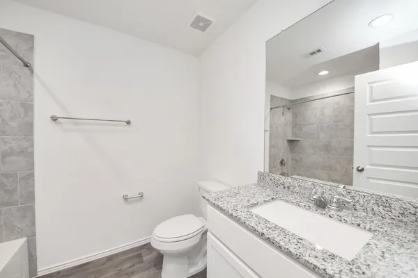 $2,200 | 2007 Woodlark Way, Sealy, TX 77474