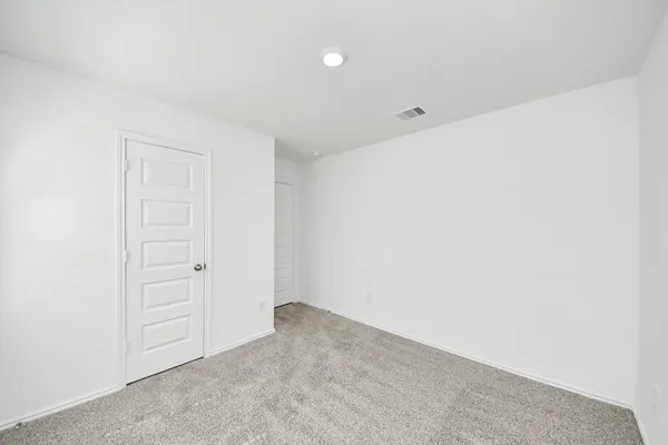 $2,200 | 2007 Woodlark Way, Sealy, TX 77474