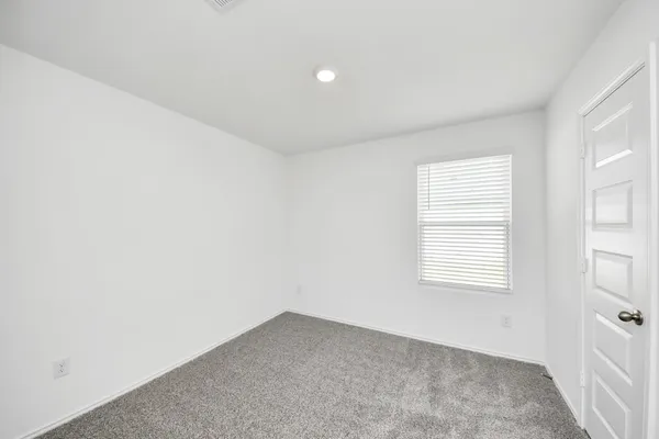 $2,200 | 2007 Woodlark Way, Sealy, TX 77474