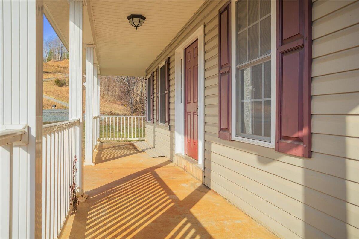350 Valley Road Hardy, VA 24101 - Photo 4 of 49 04-350 Valley Rd_04