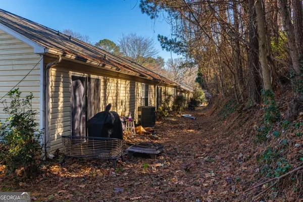 a view of a back yard of the house