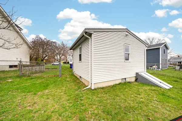 $425,000 | 20 Manhattan Avenue, Fairhaven, MA 02719