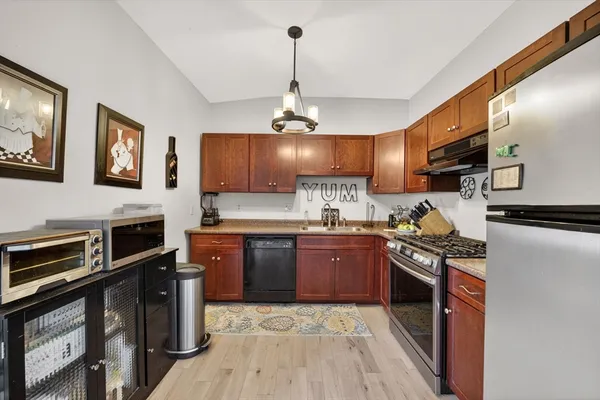 $425,000 | 20 Manhattan Avenue, Fairhaven, MA 02719