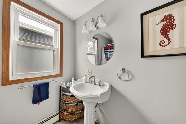 $425,000 | 20 Manhattan Avenue, Fairhaven, MA 02719