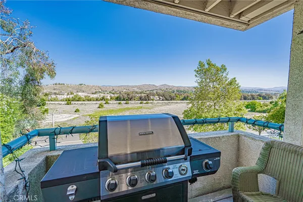 $405,000 | 18111 Erik Court, Unit 445, Canyon Country, CA 91387
