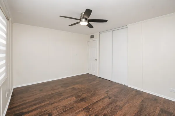 $295,000 | 837 Carnaby Court, Schaumburg, IL 60169