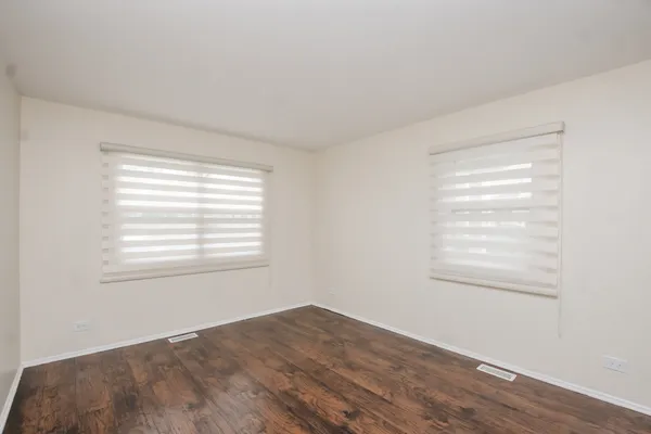 $295,000 | 837 Carnaby Court, Schaumburg, IL 60169