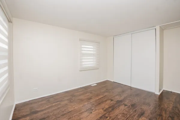$295,000 | 837 Carnaby Court, Schaumburg, IL 60169