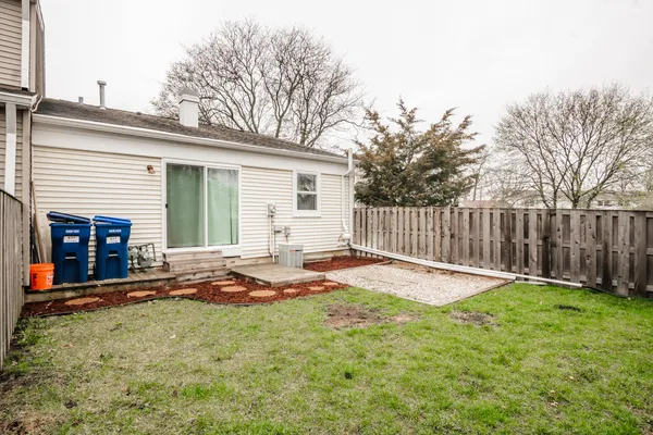 $295,000 | 837 Carnaby Court, Schaumburg, IL 60169