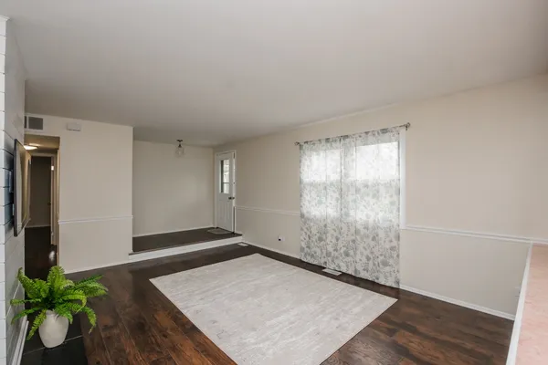 $295,000 | 837 Carnaby Court, Schaumburg, IL 60169