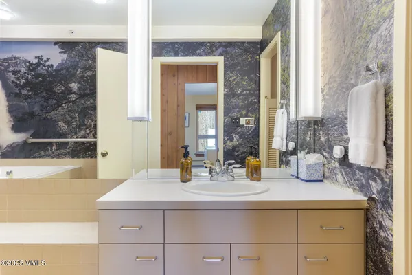 $4,695,000 | 450 East Lionshead Circle, Unit 6A, Vail, CO 81657