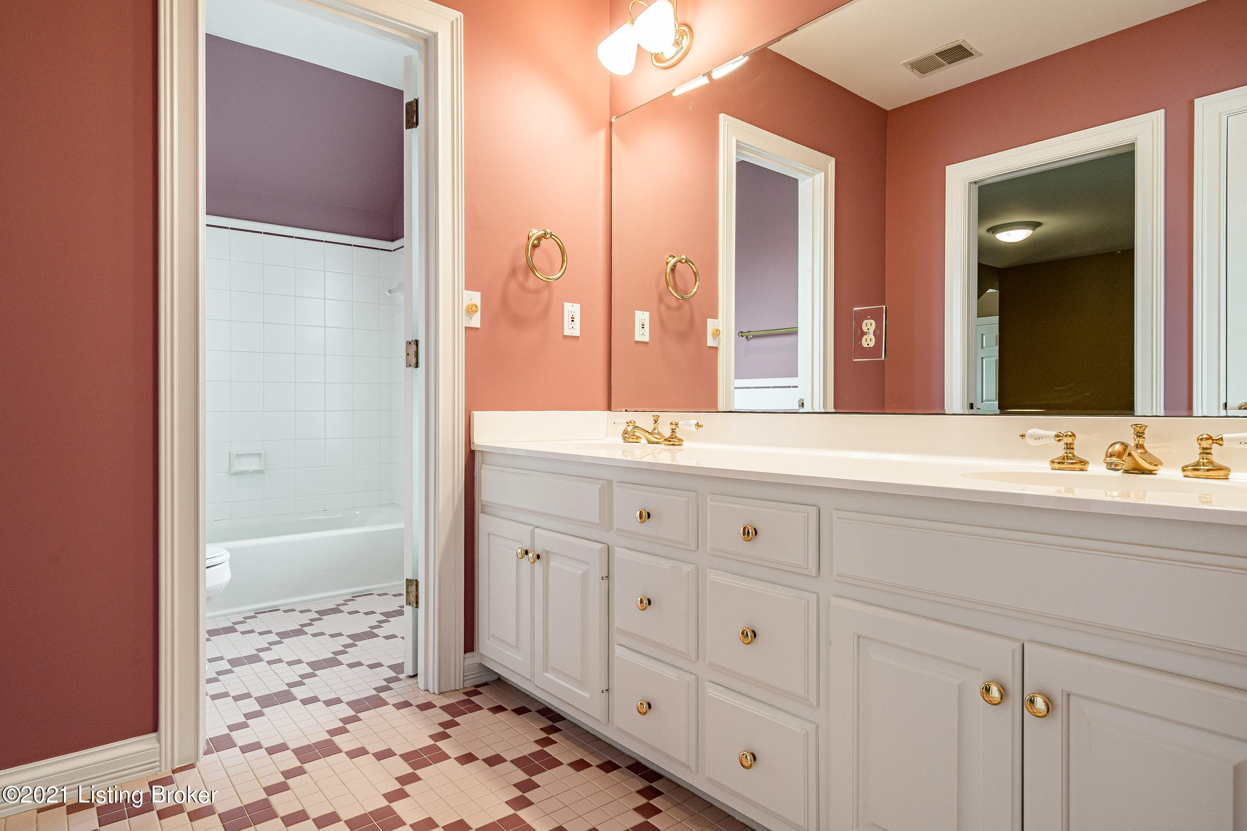 15301 Deer Run Road Louisville, KY 40299 - Photo 27 of 95 Dual vanities with separate tub/shower area