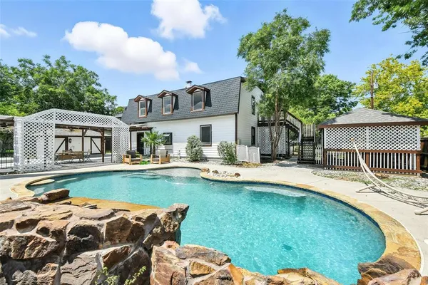 $4,200 | 1323 Dublin Street, Grapevine, TX 76051