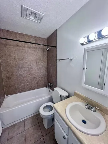 $1,200 | 103 Antibes Street East, Unit 103, Mandeville, LA 70448