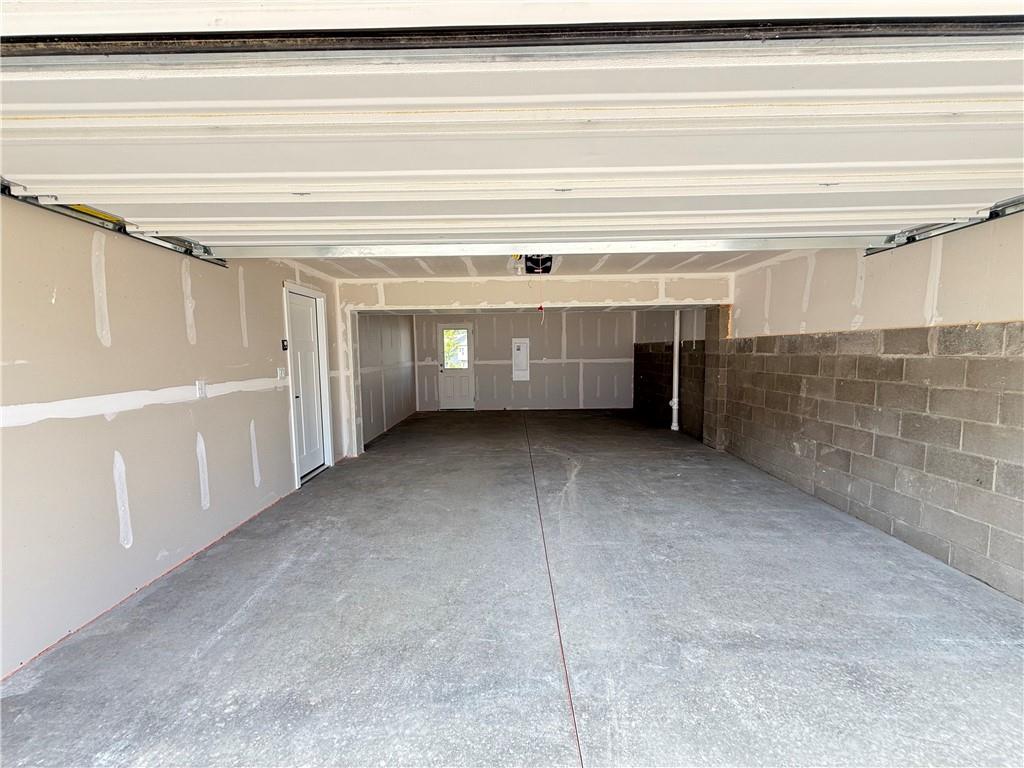 175 Lockheed Drive Coraopolis, PA 15108 - Photo 2 of 17 a view of a livingroom with an empty space