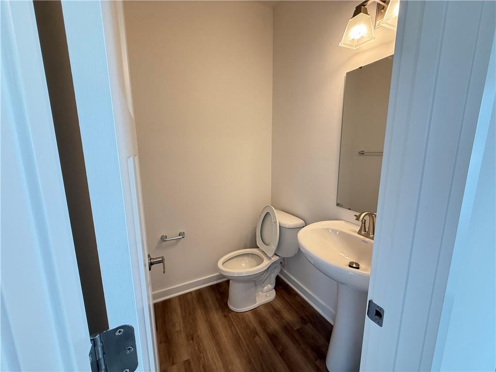 175 Lockheed Drive Coraopolis, PA 15108 - Photo 7 of 17 a bathroom with a toilet and a sink