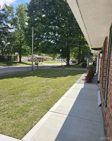 $2,500 | 212 Dogwood Lane, Fairview Heights, IL 62208