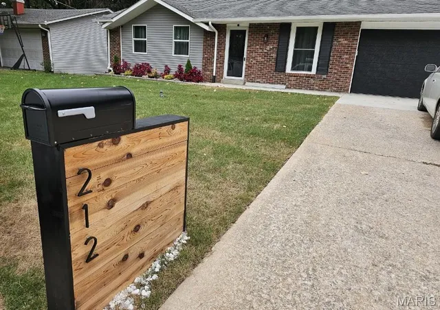 $2,500 | 212 Dogwood Lane, Fairview Heights, IL 62208