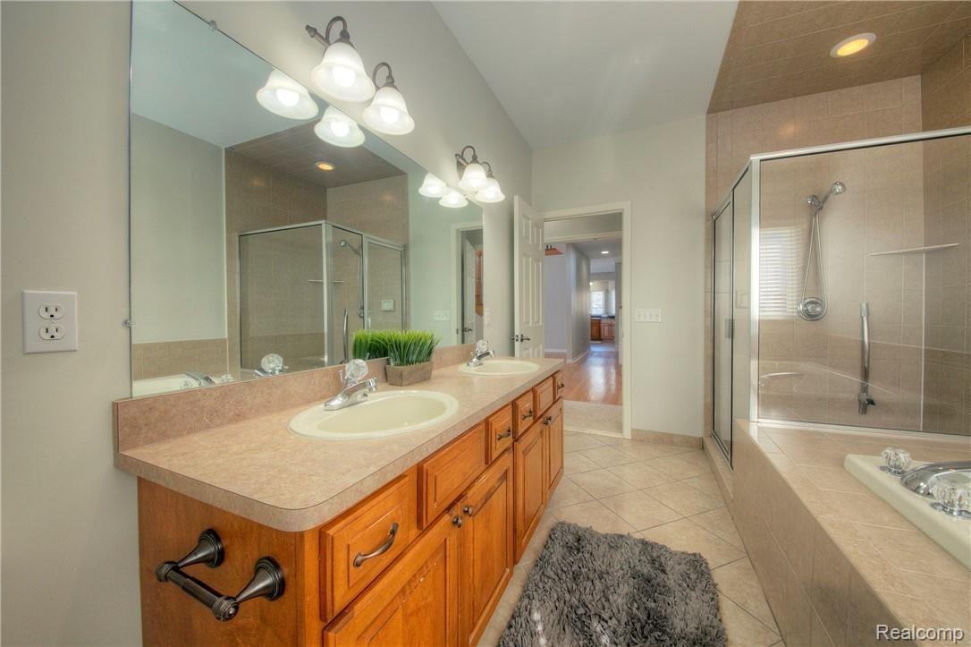 1044 Rochelle Park Drive Rochester, MI 48309 - Photo 27 of 51 930A5406_7_8.jpg