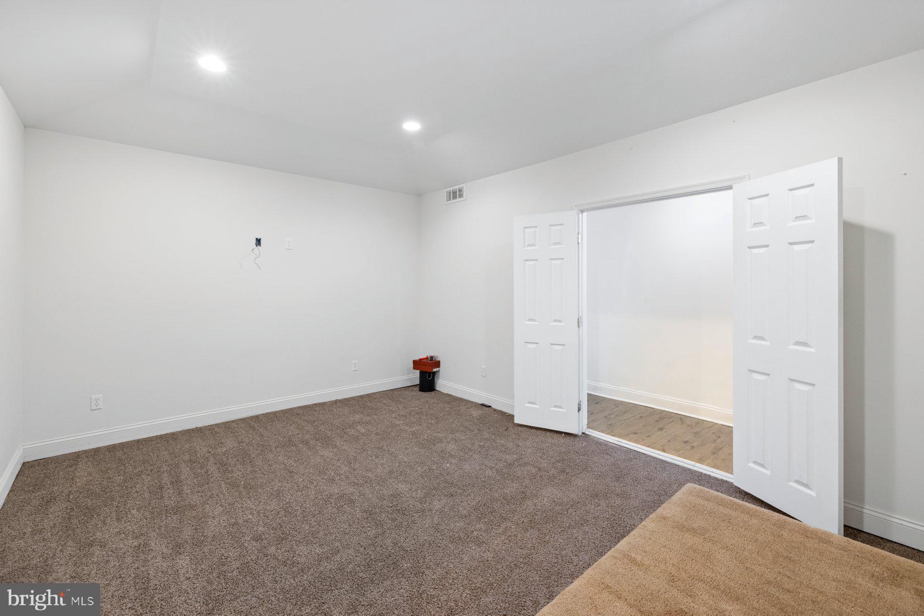 61 Magothy Beach Road Pasadena, MD 21122 - Photo 41 of 63 an empty room with an entryway