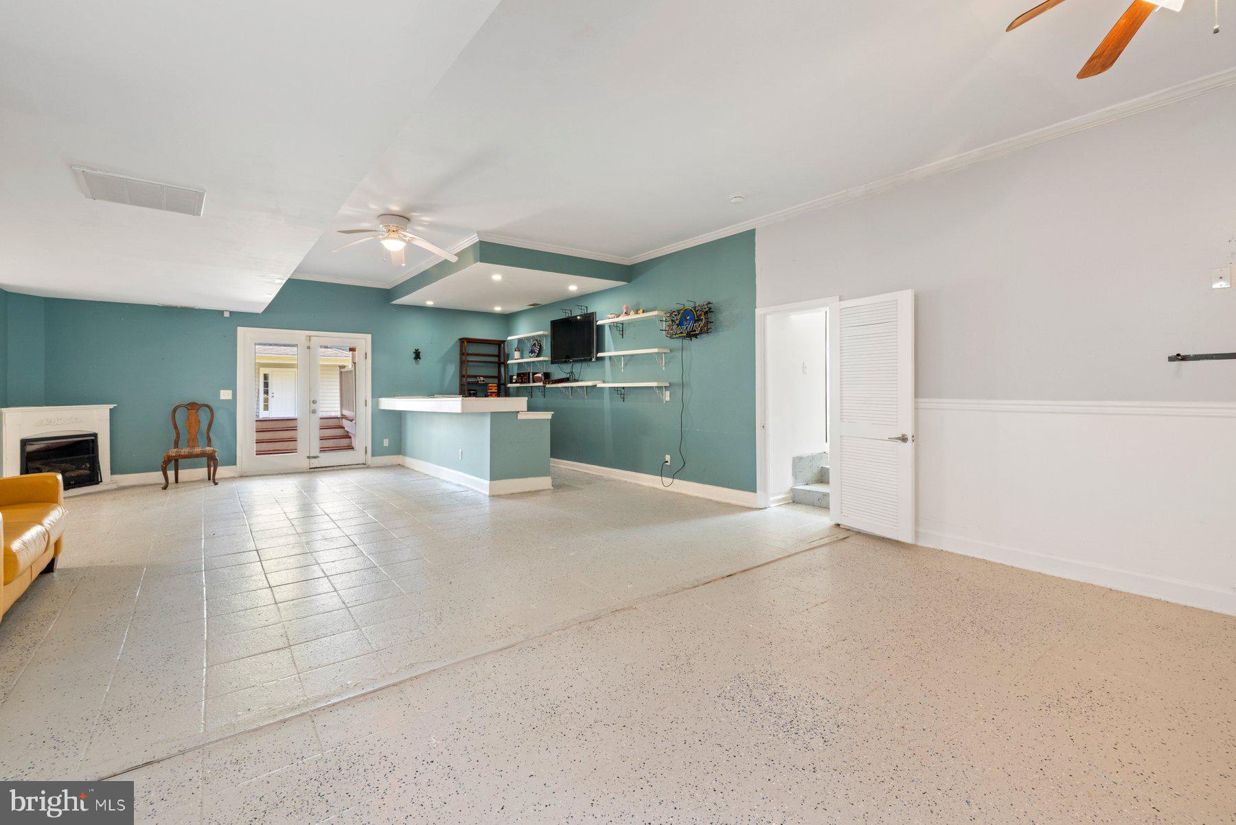 61 Magothy Beach Road Pasadena, MD 21122 - Photo 42 of 63 Second level living space with built in bar