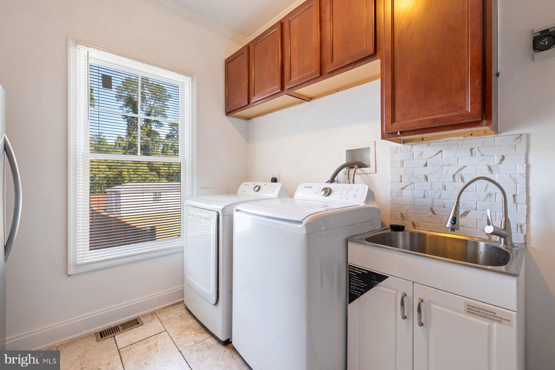 61 Magothy Beach Road Pasadena, MD 21122 - Photo 55 of 63 a utility room with sink dryer and washer